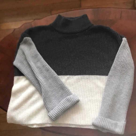 Multicolored Turtle-Neck Sweater - Picture 2 of 4